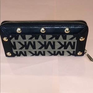 Michael Kors Authentic Wallet